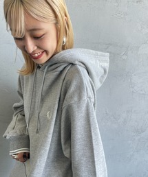 [FRED PERRY/フレッドペリー] 別注 フードロゴ刺繍スウェットパーカー