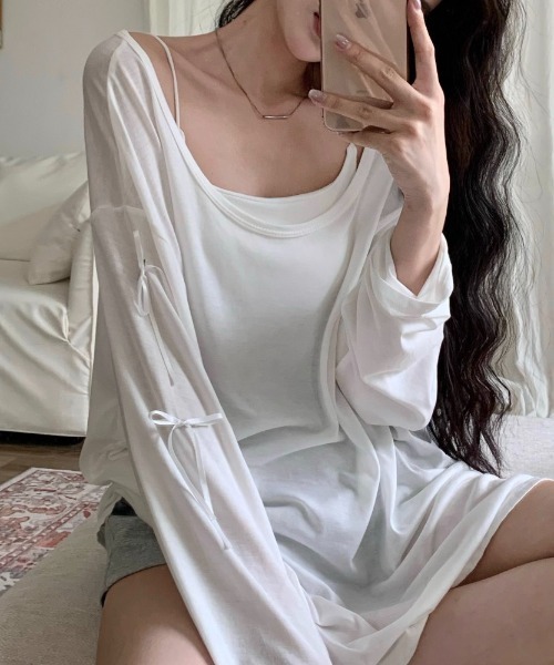 LADY LIKE(レディライク)の「袖リボン付きゆったりトップス(Tシャツ/カットソー・レディース・ホワイト/グレイッシュベージュ/アイボリー・M)」の4枚目の写真