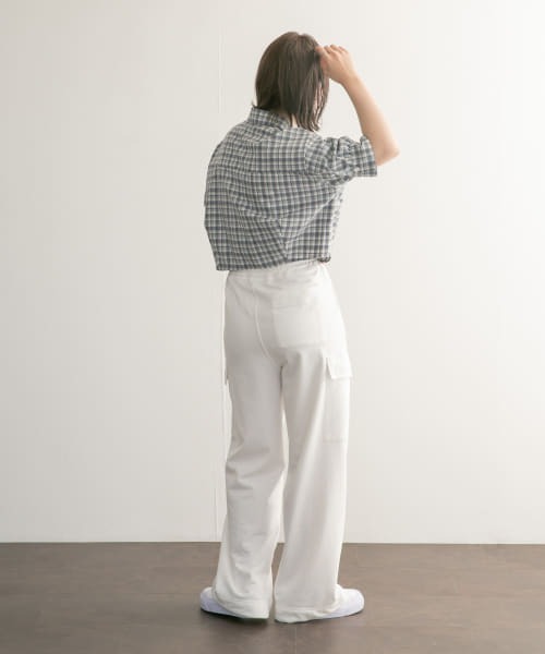 KBF（ケイビーエフ）の「WIDEカーゴスウェットパンツ（カーゴパンツ・レディース・オフホワイト/グレー・ONE）」の19枚目の写真