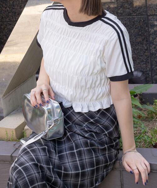 WEGO(ウィゴー)の「WEGO/ラインデザインシャーリングトップス(Tシャツ/カットソー・レディース・ホワイト/ブラック・FREE)」の5枚目の写真