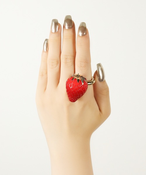 LOVE BY e.m. （ラブバイイーエム）の「ボリュームいちごリング/24AW