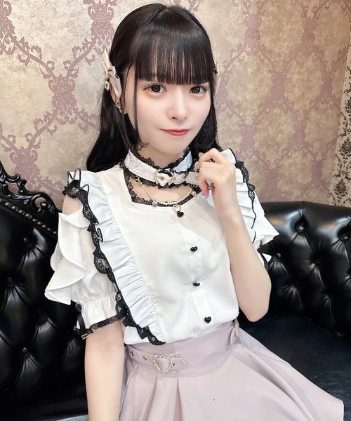 ROJITA(ロジータ)の「ハートバックルフリル半袖ブラウス(シャツ ROJITA(ロジータ)の「ハートバックルフリル半袖ブラウス(シャツ