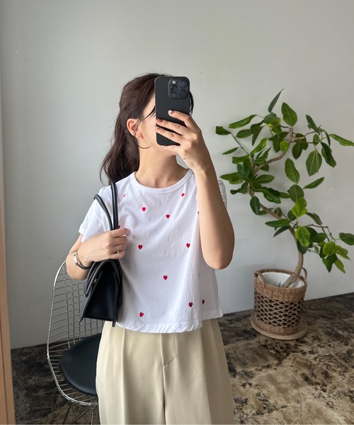 I_am(アイアム)の「heartful t shirt / ハートフルtシャツ(Tシャツ/カットソー・レディース・ホワイト/キャメル/ブラック・FREE)」の7枚目の写真