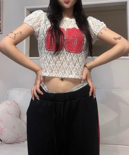 Vipoa(ヴィポア)の「レースナンバリングTEE(Tシャツ/カットソー・レディース・グレー/ブラック/ピンク/ホワイト・FREE)」の3枚目の写真