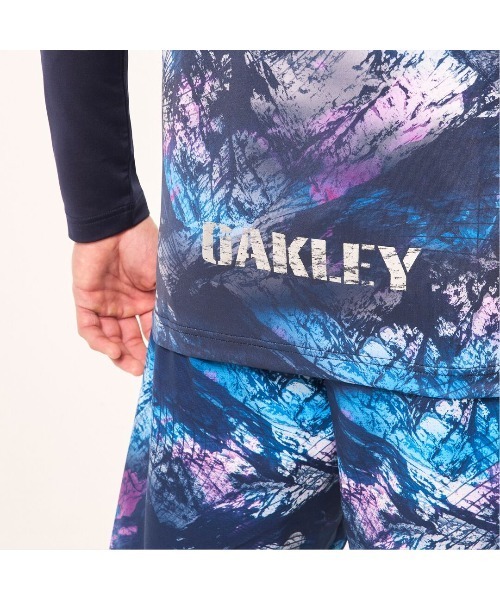 OAKLEY(オークリー)の「オークリー STRIKING UTILITY LS TEE 5.0 / ロングTシャツ/ ロンT/TRAINING スポーツ・トレーニング/紫外線対策/ OAKLEY(Tシャツ/カットソー・メンズ・ブラック/ネイビー・S/M/L/XL)」の9枚目の写真