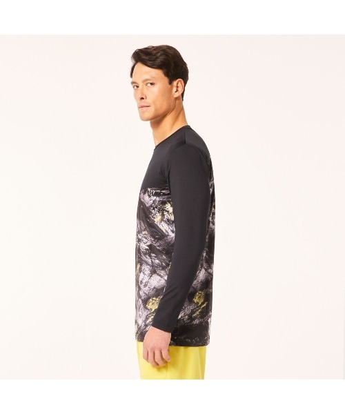 OAKLEY(オークリー)の「オークリー STRIKING UTILITY LS TEE 5.0 / ロングTシャツ/ ロンT/TRAINING スポーツ・トレーニング/紫外線対策/ OAKLEY(Tシャツ/カットソー・メンズ・ブラック/ネイビー・S/M/L/XL)」の18枚目の写真