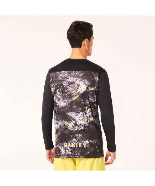 OAKLEY(オークリー)の「オークリー STRIKING UTILITY LS TEE 5.0 / ロングTシャツ/ ロンT/TRAINING スポーツ・トレーニング/紫外線対策/ OAKLEY(Tシャツ/カットソー・メンズ・ブラック/ネイビー・S/M/L/XL)」の17枚目の写真
