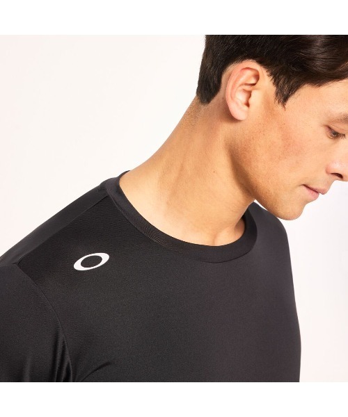 OAKLEY(オークリー)の「オークリー STRIKING UTILITY LS TEE 5.0 / ロングTシャツ/ ロンT/TRAINING スポーツ・トレーニング/紫外線対策/ OAKLEY(Tシャツ/カットソー・メンズ・ブラック/ネイビー・S/M/L/XL)」の16枚目の写真