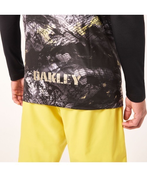 OAKLEY(オークリー)の「オークリー STRIKING UTILITY LS TEE 5.0 / ロングTシャツ/ ロンT/TRAINING スポーツ・トレーニング/紫外線対策/ OAKLEY(Tシャツ/カットソー・メンズ・ブラック/ネイビー・S/M/L/XL)」の15枚目の写真