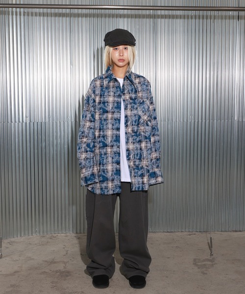 FOLLOWIN（フォロウィン）の「[UNISEX]ユニークデッキダメージオーバーチェックシャツ（シャツ/ブラウス・レディース・レッド/ブルー/オレンジ・FREE）」の4枚目の写真