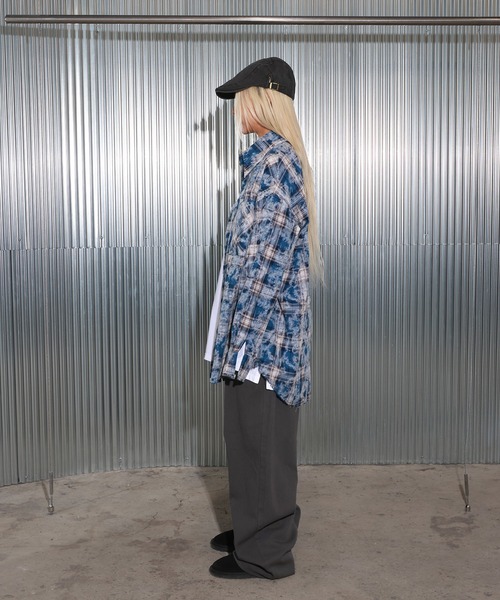 FOLLOWIN（フォロウィン）の「[UNISEX]ユニークデッキダメージオーバーチェックシャツ（シャツ/ブラウス・レディース・レッド/ブルー/オレンジ・FREE）」の5枚目の写真