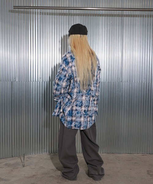 FOLLOWIN（フォロウィン）の「[UNISEX]ユニークデッキダメージオーバーチェックシャツ（シャツ/ブラウス・レディース・レッド/ブルー/オレンジ・FREE）」の11枚目の写真