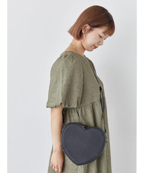 ehka sopo（エヘカソポ）の「ハート型ミニショルダーバッグ（ハンドバッグ・レディース・シルバー/キナリ/ブラック・F）」の3枚目の写真