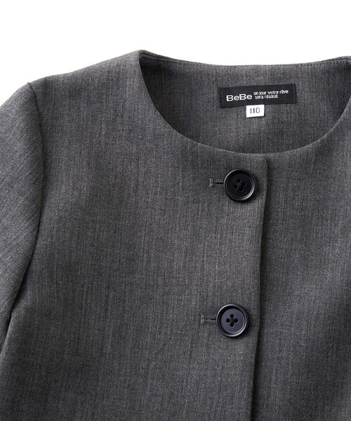 BeBe（ベベ）の「ウール調ペプラムフリルノーカラージャケット(100~150cm)（ノーカラージャケット・キッズ・グレー・110cm/120cm/130cm/140cm/150cm/100cm）」の6枚目の写真