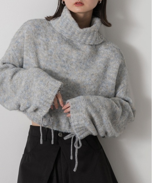 ad thie(アドティエ)の「ハイネック・袖ドロスト ブークレショート丈ニット(ニット/セーター・レディース・チャコール/ベージュ/ブルー/杢グレー・FREE)」の2枚目の写真