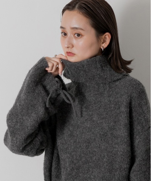 ad thie(アドティエ)の「ハイネック・袖ドロスト ブークレショート丈ニット(ニット/セーター・レディース・チャコール/ベージュ/ブルー/杢グレー・FREE)」の3枚目の写真