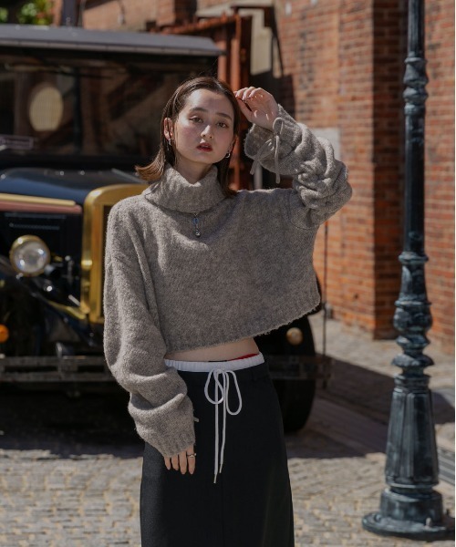 ad thie(アドティエ)の「ハイネック・袖ドロスト ブークレショート丈ニット(ニット/セーター・レディース・チャコール/ベージュ/ブルー/杢グレー・FREE)」の9枚目の写真