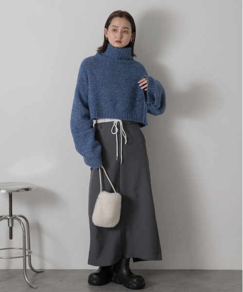 ad thie(アドティエ)の「ハイネック・袖ドロスト ブークレショート丈ニット(ニット/セーター・レディース・チャコール/ベージュ/ブルー/杢グレー・FREE)」の12枚目の写真