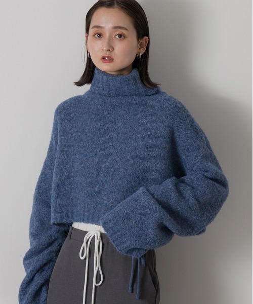 ad thie(アドティエ)の「ハイネック・袖ドロスト ブークレショート丈ニット(ニット/セーター・レディース・チャコール/ベージュ/ブルー/杢グレー・FREE)」の17枚目の写真