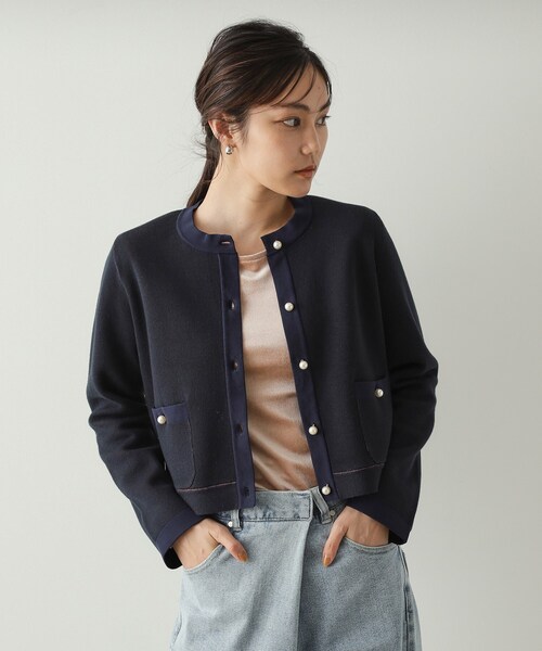 OPAQUE.CLIP（オペークドットクリップ）の「◆パール調ボタン配色ニットカーディガン【洗濯機洗い可】（カーディガン/ボレロ・レディース・ネイビー系4/ホワイト系7・38/40）」の2枚目の写真