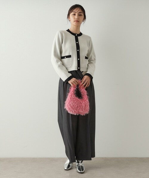 OPAQUE.CLIP（オペークドットクリップ）の「◆パール調ボタン配色ニットカーディガン【洗濯機洗い可】（カーディガン/ボレロ・レディース・ネイビー系4/ホワイト系7・38/40）」の4枚目の写真