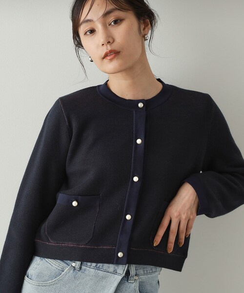 OPAQUE.CLIP（オペークドットクリップ）の「◆パール調ボタン配色ニットカーディガン【洗濯機洗い可】（カーディガン/ボレロ・レディース・ネイビー系4/ホワイト系7・38/40）」の7枚目の写真