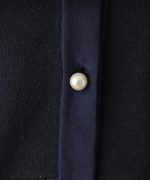 OPAQUE.CLIP（オペークドットクリップ）の「◆パール調ボタン配色ニットカーディガン【洗濯機洗い可】（カーディガン/ボレロ・レディース・ネイビー系4/ホワイト系7・38/40）」の10枚目の写真