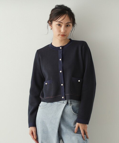 OPAQUE.CLIP（オペークドットクリップ）の「◆パール調ボタン配色ニットカーディガン【洗濯機洗い可】（カーディガン/ボレロ・レディース・ネイビー系4/ホワイト系7・38/40）」の11枚目の写真