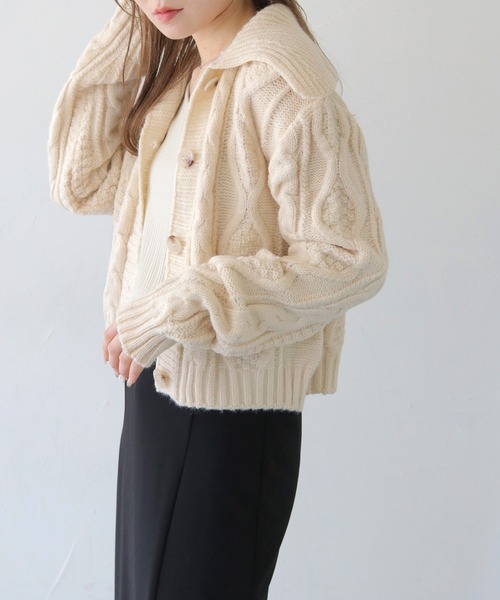 HER CLOSET(ハークローゼット)の「 【HER CLOSET】ビッグカラーケーブルニットカーディガン BIG COLLAR CABLE KNIT CARDIGAN(カーディガン/ボレロ・レディース・オフホワイト/アイボリー/ブラック・M)」の14枚目の写真