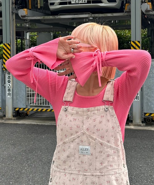 Alley Tokyo（アリートーキョー）の「リブ袖リボンぐるぐる巻きTOPS（ニット/セーター・レディース・サックスブルー/オフホワイト/グレー/ピンク/レッド・FREE）」の4枚目の写真