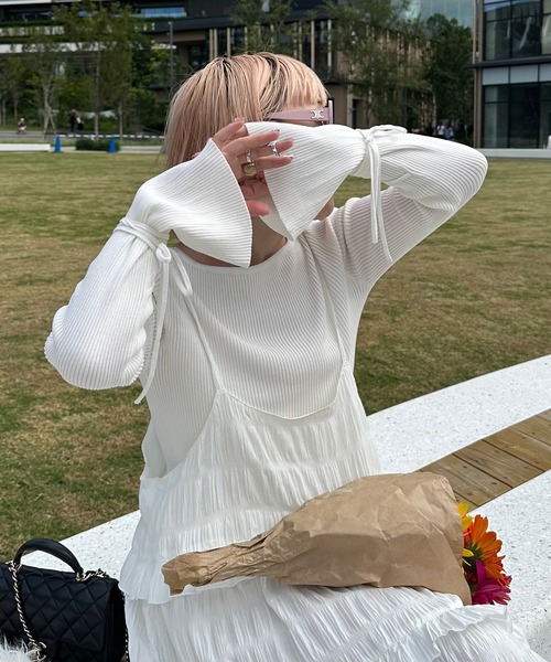 Alley Tokyo（アリートーキョー）の「リブ袖リボンぐるぐる巻きTOPS（ニット/セーター・レディース・サックスブルー/オフホワイト/グレー/ピンク/レッド・FREE）」の6枚目の写真