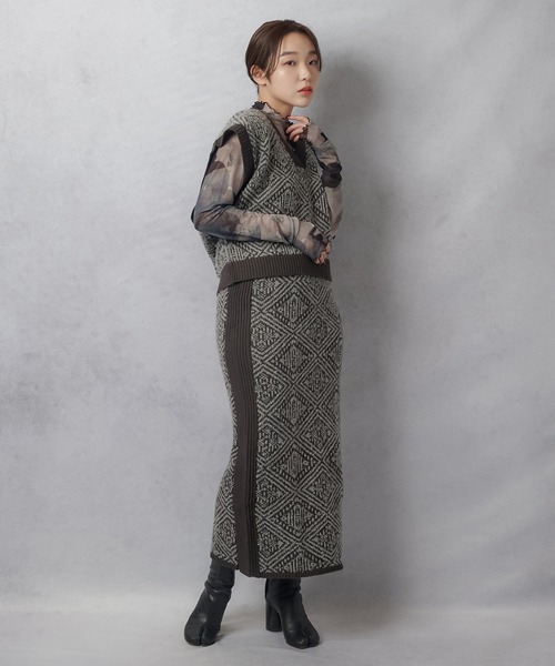 Lull（ルル）の「【Lull / ルル】セットアップ対応 / ジオメトリックニットタイトスカート（スカート・レディース・グレー/ベージュ・ONESIZE）」の10枚目の写真