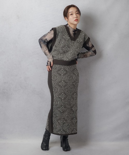 Lull（ルル）の「【Lull / ルル】セットアップ対応 / ジオメトリックニットタイトスカート（スカート・レディース・グレー/ベージュ・ONESIZE）」の11枚目の写真