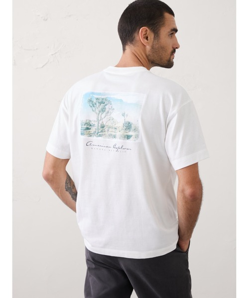 BANANA REPUBLIC FACTORY STORE（バナナリパブリック ファクトリーストア）の「BANANA REPUBLIC FACTORY STORE　　日本限定 グラフィックTシャツ（Tシャツ/カットソー・メンズ・ホワイト系その他/ライトグレー/ブルー/ブラック/ホワイト/ヘザーグレー/グレー・S/M/L/XL）」の2枚目の写真