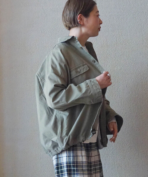 JOURNAL STANDARD LUXE(ジャーナルスタンダード ラックス)の「バックサテンCPOシャツブルゾン(その他アウター・レディース・サファリグリーン・FREE)」の4枚目の写真