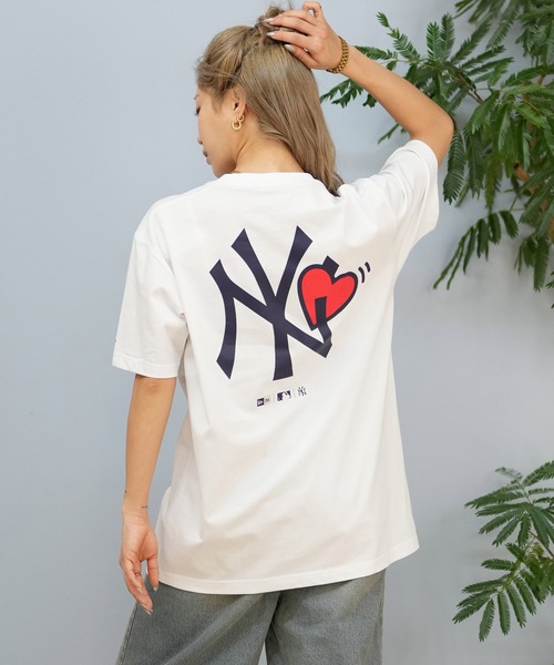 NEW ERA(ニューエラ)の「【ユニセックス】NEW ERA/ニューエラ MLB オーバーサイズ/バックプリントTシャツ 14670935/14670936/14670937/14670938/14670933/14670934(Tシャツ/カットソー・レディース・ホワイト系その他3/ホワイト系その他/ホワイト系その他2/ブラック系その他/ブラック系その他2/ブラック系その他3・S/L/M)」の1枚目の写真
