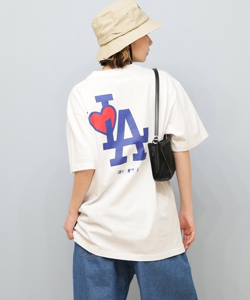 NEW ERA(ニューエラ)の「【ユニセックス】NEW ERA/ニューエラ MLB オーバーサイズ/バックプリントTシャツ 14670935/14670936/14670937/14670938/14670933/14670934(Tシャツ/カットソー・レディース・ホワイト系その他3/ホワイト系その他/ホワイト系その他2/ブラック系その他/ブラック系その他2/ブラック系その他3・S/L/M)」の2枚目の写真