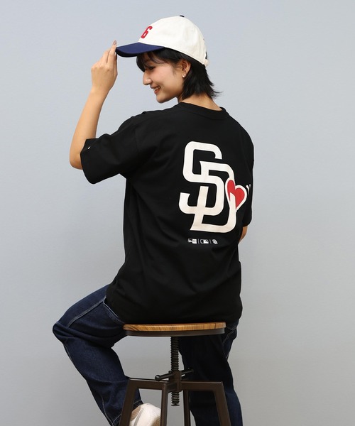 NEW ERA(ニューエラ)の「【ユニセックス】NEW ERA/ニューエラ MLB オーバーサイズ/バックプリントTシャツ 14670935/14670936/14670937/14670938/14670933/14670934(Tシャツ/カットソー・レディース・ホワイト系その他3/ホワイト系その他/ホワイト系その他2/ブラック系その他/ブラック系その他2/ブラック系その他3・S/L/M)」の6枚目の写真