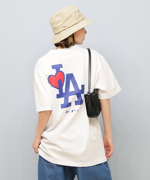 NEW ERA(ニューエラ)の「【ユニセックス】NEW ERA/ニューエラ MLB オーバーサイズ/バックプリントTシャツ 14670935/14670936/14670937/14670938/14670933/14670934(Tシャツ/カットソー・レディース・ホワイト系その他3/ホワイト系その他/ホワイト系その他2/ブラック系その他/ブラック系その他2/ブラック系その他3・S/L/M)」の14枚目の写真