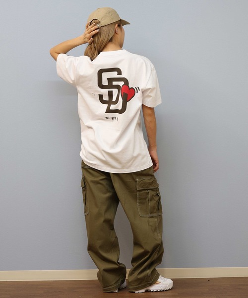 NEW ERA(ニューエラ)の「【ユニセックス】NEW ERA/ニューエラ MLB オーバーサイズ/バックプリントTシャツ 14670935/14670936/14670937/14670938/14670933/14670934(Tシャツ/カットソー・レディース・ホワイト系その他3/ホワイト系その他/ホワイト系その他2/ブラック系その他/ブラック系その他2/ブラック系その他3・S/L/M)」の21枚目の写真