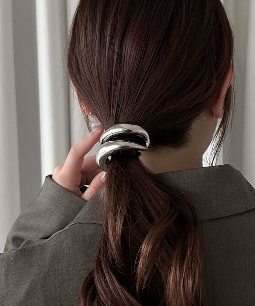apres jour mignon(アプレジュールミニョン)の「【apresjour mignon×ARIAZ】メタルヘアゴム(ヘアゴム・レディース・シルバー/ゴールド・ONESIZE)」の1枚目の写真