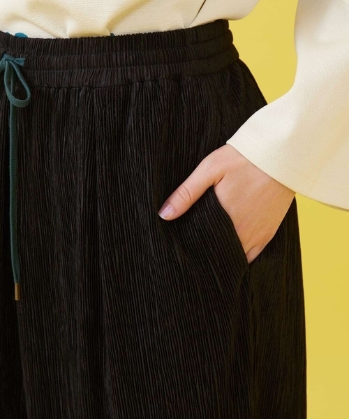 Jocomomola(ホコモモラ)の「Ondas プリーツワイドイージーパンツ(その他パンツ・レディース・ベージュ/ブラック・40)」の3枚目の写真