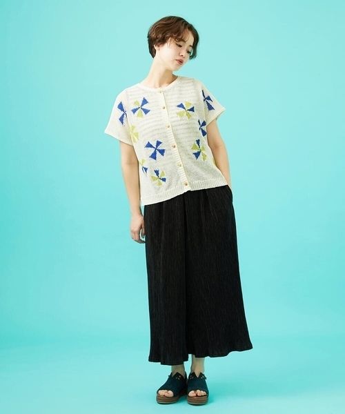 Jocomomola(ホコモモラ)の「Ondas プリーツワイドイージーパンツ(その他パンツ・レディース・ベージュ/ブラック・40)」の12枚目の写真