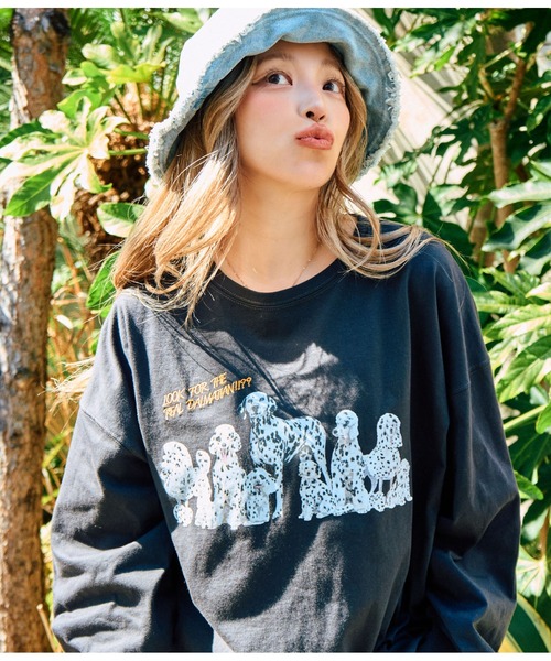 anap mimpi(アナップミンピ)の「ダルメシアン ハイドアンドシーク プリント 長袖 ロンT(Tシャツ/カットソー・レディース・オフホワイト/ブルー/ブラック・FREE)」の2枚目の写真
