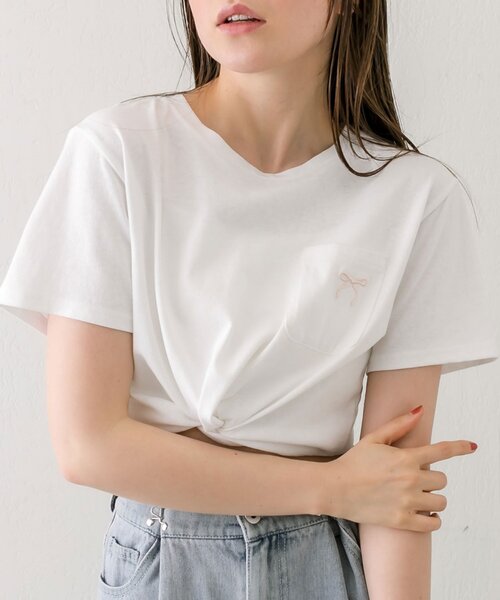 OLIVE des OLIVE(オリーブデオリーブ)の「リボン刺繍Tシャツ(Tシャツ/カットソー・レディース・オフホワイト/ピンク/サックスブルー/イエロー/ブラック・FREE)」の12枚目の写真