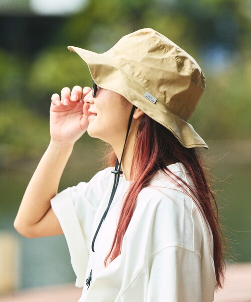 KiU（キウ）の「KiU×FREAK'S STORE/キウ×フリークスストア 別注 UV&RAIN PACKABLE SAFARI HAT 晴雨兼用 パッカブルサファリハット（ハット・メンズ・ベージュ/ブラック・ONE SIZE）」の20枚目の写真