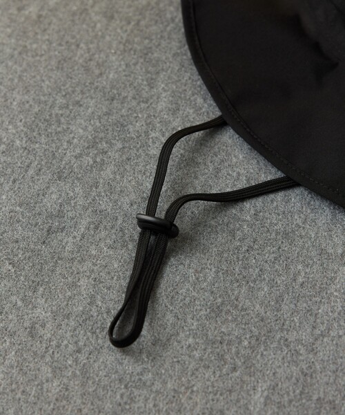 KiU（キウ）の「KiU×FREAK'S STORE/キウ×フリークスストア 別注 UV&RAIN PACKABLE SAFARI HAT 晴雨兼用 パッカブルサファリハット（ハット・メンズ・ベージュ/ブラック・ONE SIZE）」の7枚目の写真