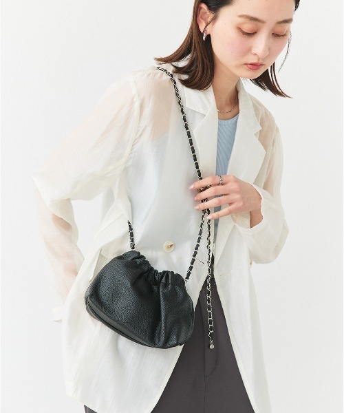 ad thie(アドティエ)の「チェーン ショルダー 巾着バッグ(ショルダーバッグ・レディース・ブラウン/アイボリー/ブラック・FREE)」の14枚目の写真