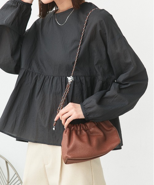 ad thie(アドティエ)の「チェーン ショルダー 巾着バッグ(ショルダーバッグ・レディース・ブラウン/アイボリー/ブラック・FREE)」の6枚目の写真