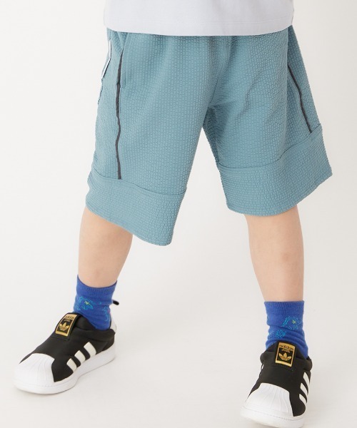 HAKKA KIDS(ハッカキッズ)の「サッカー地ワイドストレートハーフパンツ(その他パンツ・キッズ・カーキ/チャコール・100cm/120cm/130cm/110cm)」の2枚目の写真
